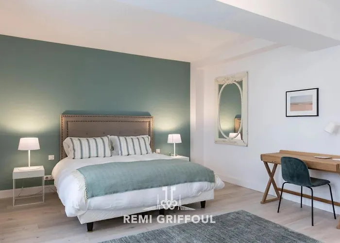 Gernez Historic Center 10 Guests オンフルール