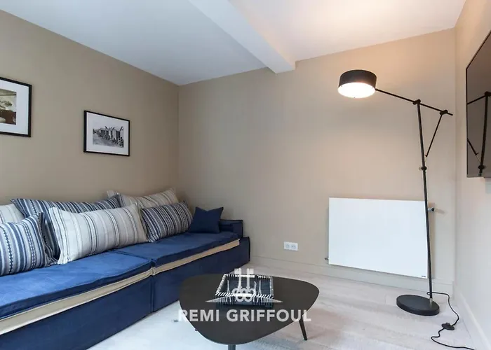 Gernez Historic Center 10 Guests Villa