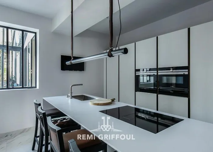 Gernez Historic Center 10 Guests Villa